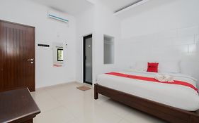 RedDoorz near Jawa Timur Park 3